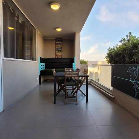 Stylish - Modern - Large Terrace - 2 Bed - 200 M From Sea - Fully Air Con Apartamento St. Paul's Bay Exterior foto