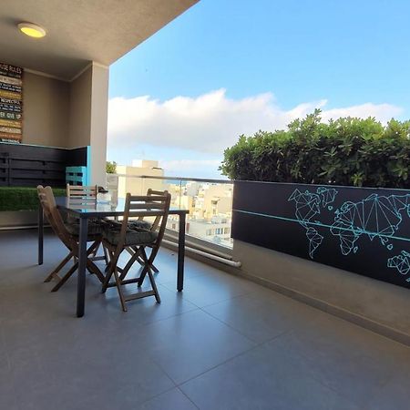 Stylish - Modern - Large Terrace - 2 Bed - 200 M From Sea - Fully Air Con Apartamento St. Paul's Bay Exterior foto