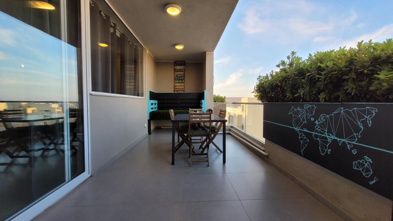 Stylish - Modern - Large Terrace - 2 Bed - 200 M From Sea - Fully Air Con Apartamento St. Paul's Bay Exterior foto
