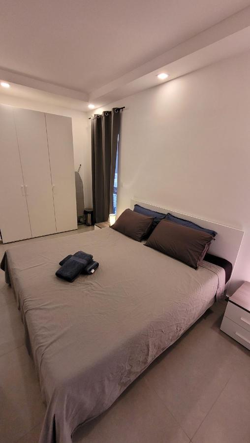 Stylish - Modern - Large Terrace - 2 Bed - 200 M From Sea - Fully Air Con Apartamento St. Paul's Bay Exterior foto