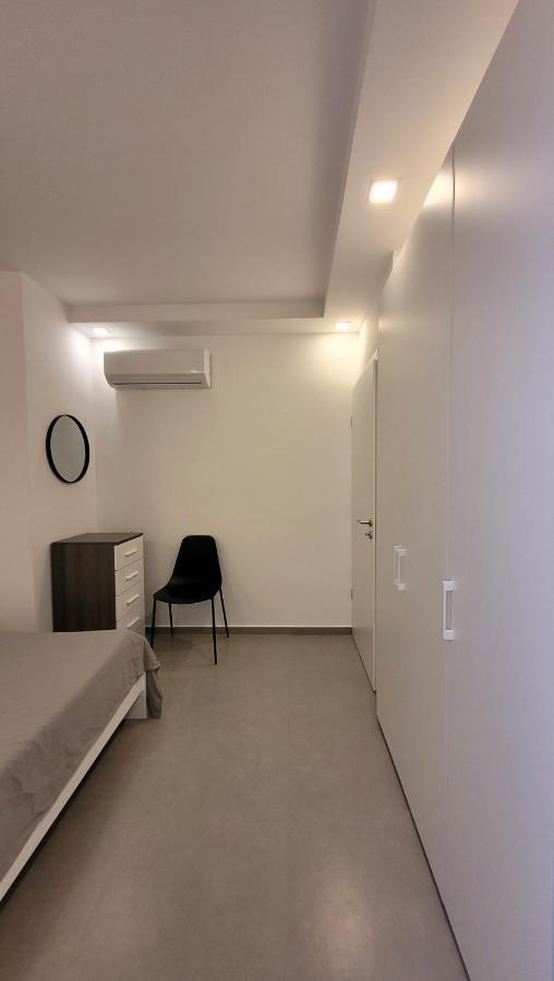 Stylish - Modern - Large Terrace - 2 Bed - 200 M From Sea - Fully Air Con Apartamento St. Paul's Bay Exterior foto