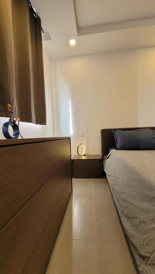 Stylish - Modern - Large Terrace - 2 Bed - 200 M From Sea - Fully Air Con Apartamento St. Paul's Bay Exterior foto