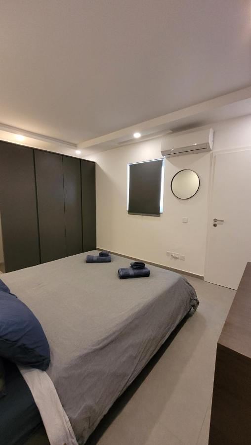 Stylish - Modern - Large Terrace - 2 Bed - 200 M From Sea - Fully Air Con Apartamento St. Paul's Bay Exterior foto