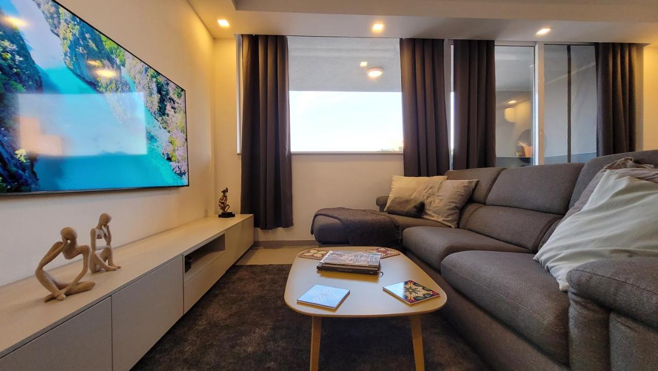 Stylish - Modern - Large Terrace - 2 Bed - 200 M From Sea - Fully Air Con Apartamento St. Paul's Bay Exterior foto