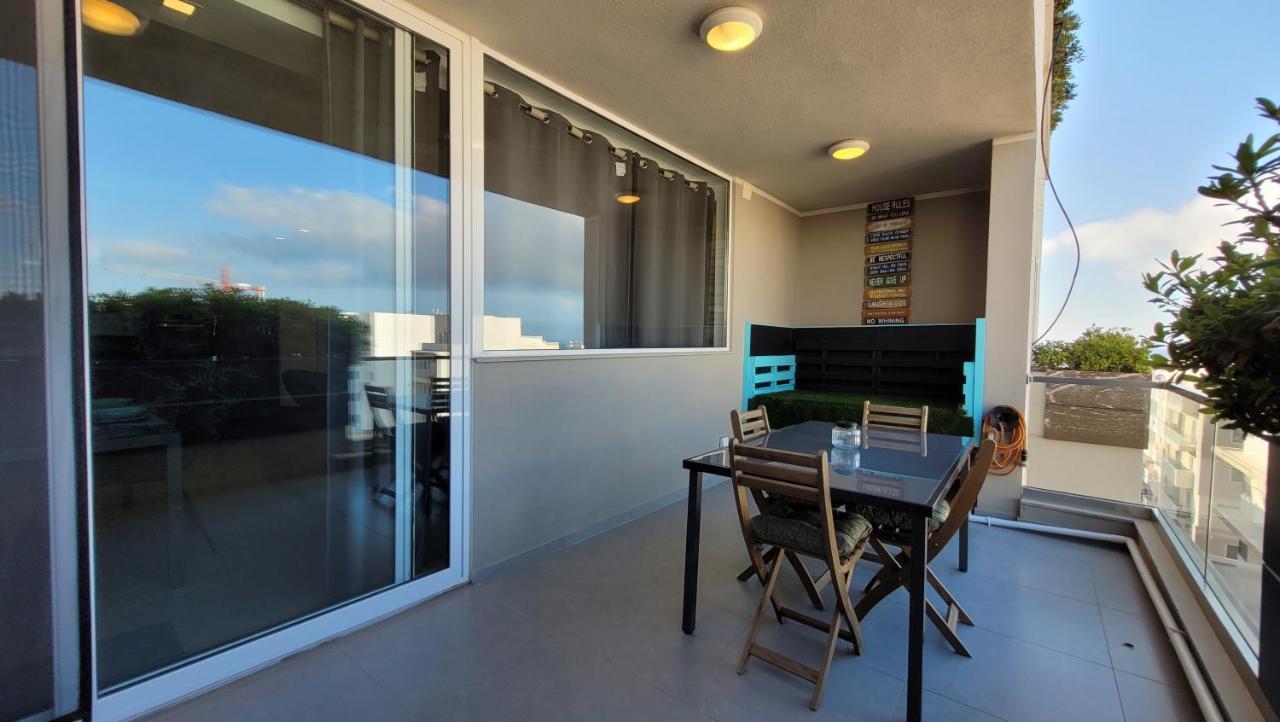 Stylish - Modern - Large Terrace - 2 Bed - 200 M From Sea - Fully Air Con Apartamento St. Paul's Bay Exterior foto